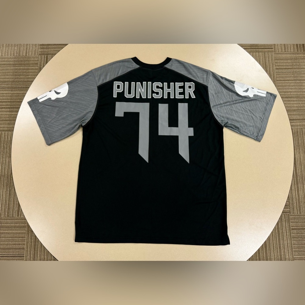 Men’s Marvel Punisher Jersey XL Black 74 Spiderman Anti hero
Comics